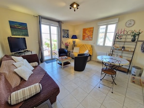 TV - Cozy apartment 2 pers, near beach, garage (Châtelaillon-Plage)