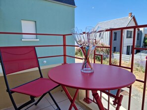 Outdoor dining - Cozy apartment 2 pers, near beach, garage (Châtelaillon-Plage)