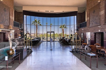 Best location in Lake Havasu! Walk to London Bridge! Heated Pool & Golf.