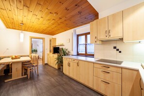 Fridge, stovetop, dishwasher, coffee/tea maker