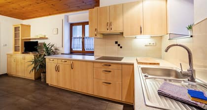 Apartment "Schnalserhof Gravensteiner" with Mountain View, Shared Terrace & Wi-Fi