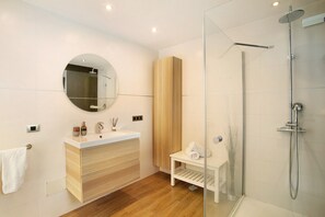 Shower, hair dryer, towels - Villa "Tauro 31" with Sea Views, Private Pool and Wi-Fi (Mogán)