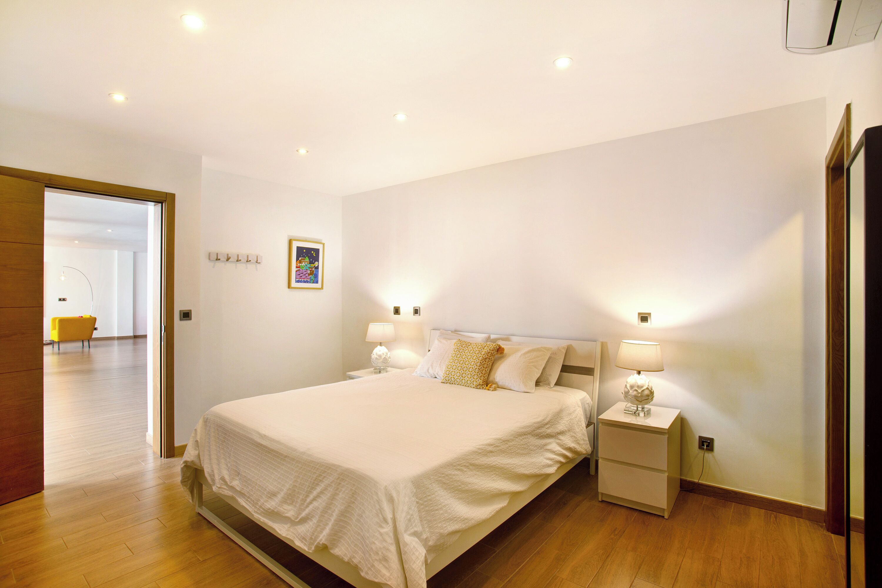 4 bedrooms, iron/ironing board, free WiFi, bed sheets