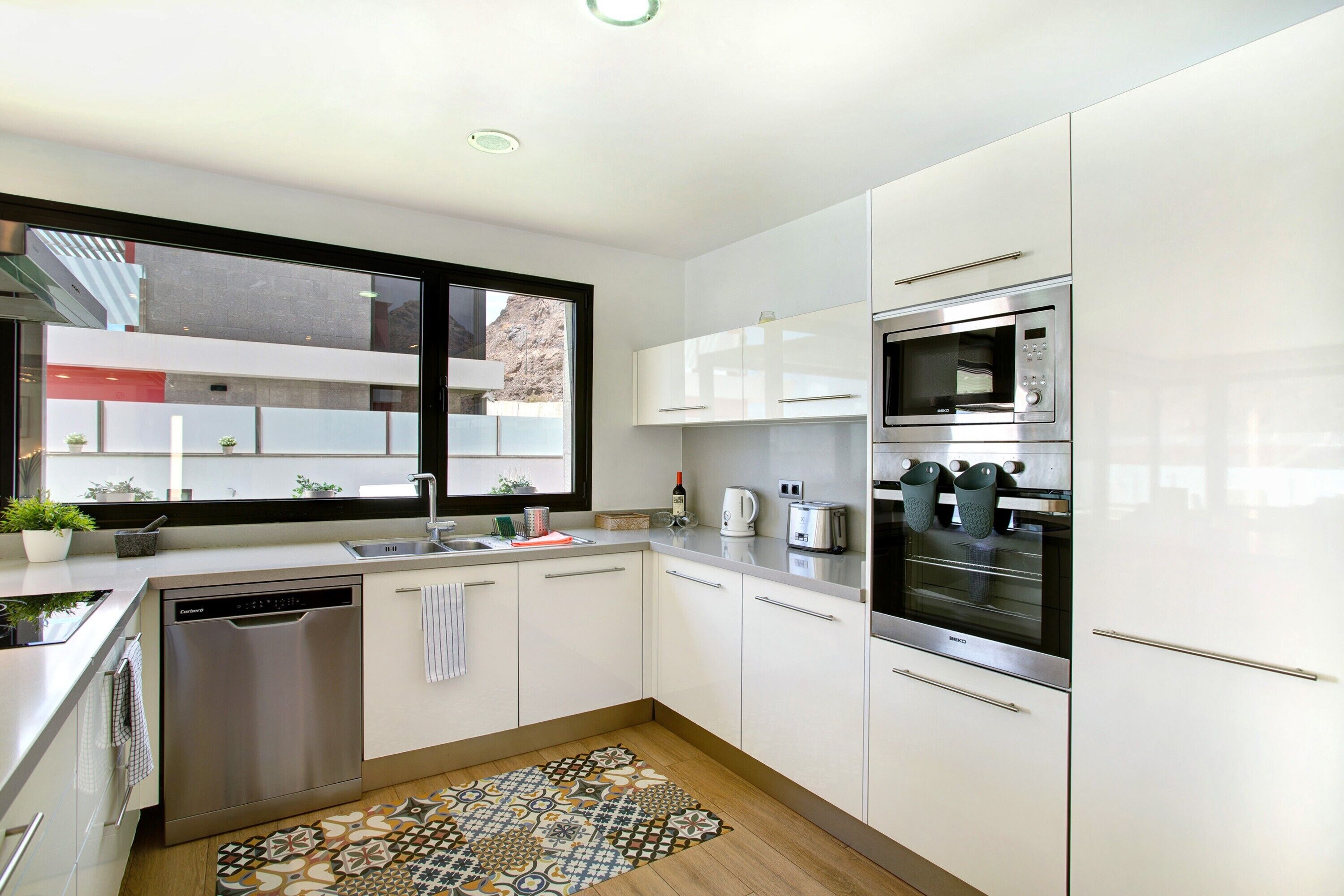 Refrigerador, microondas, horno, placa de cocina