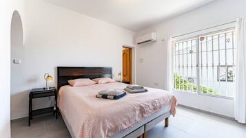 7 bedrooms, iron/ironing board, free WiFi, bed sheets