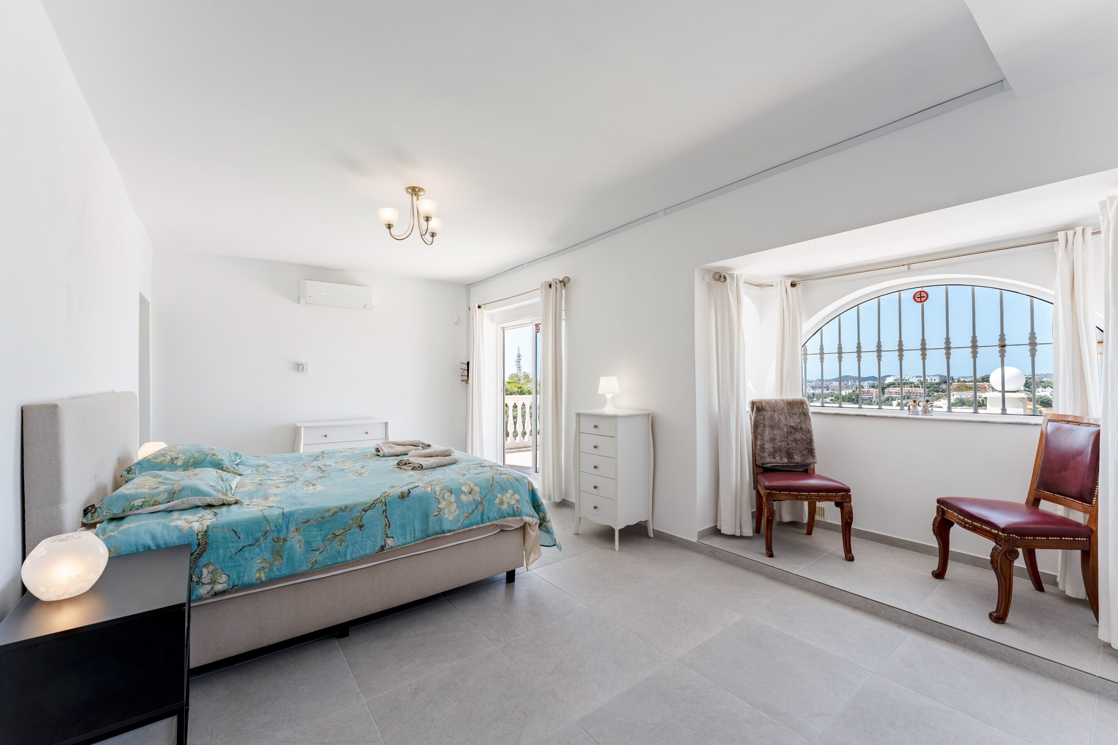 7 habitaciones, tabla de planchar con plancha y wifi gratis 
