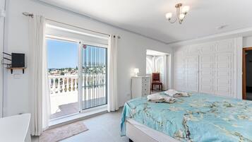 7 bedrooms, iron/ironing board, free WiFi, bed sheets