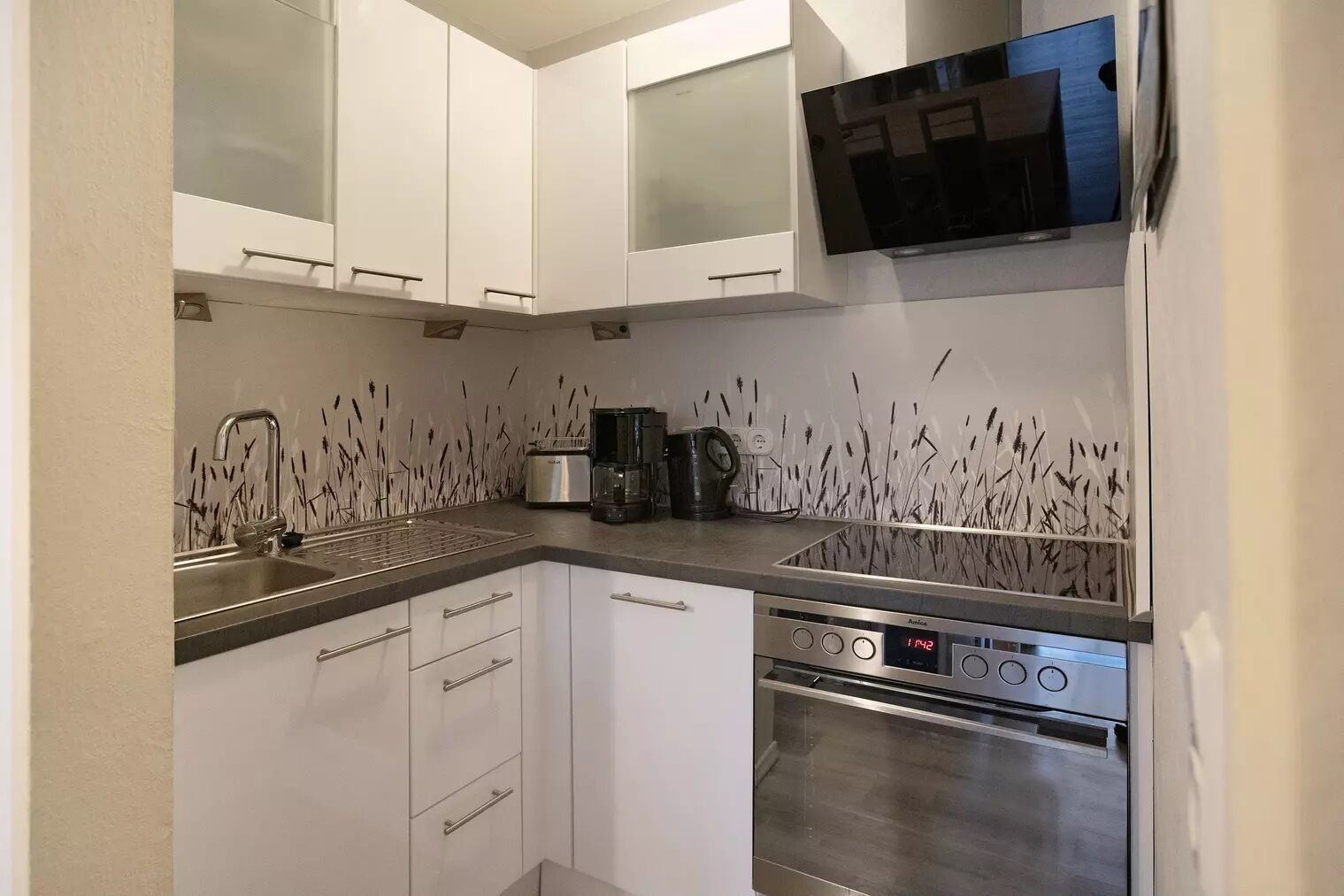 Kylskåp, mikrovågsugn, ugn och diskmaskin