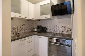 Fridge, microwave, oven, dishwasher - The vacation home am Siel is located in the village of Nesse and offers everything you need for a relaxing vacation. (Nesse)