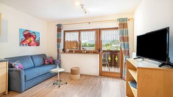 TV, tavolo da ping pong