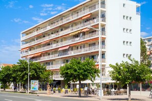 Exterior - Studio 'Seaside' with Balcony and Wi-Fi (Cagnes-sur-Mer)
