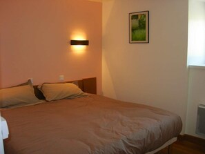 6 Schlafzimmer, Bügeleisen/Bügelbrett, kostenloses WLAN, Bettwäsche