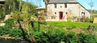 Holiday Home 'Gite Du Moulin Du Poulloguer' with Private Terrace, Private Garden and Wi-Fi