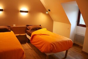 6 Schlafzimmer, Bügeleisen/Bügelbrett, kostenloses WLAN, Bettwäsche