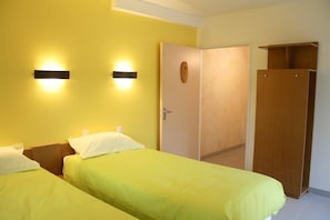 6 bedrooms, iron/ironing board, free WiFi, bed sheets