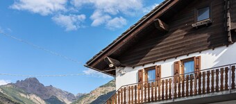 Holiday Home 'Lo Sondzo' with Mountain View, Shared Terrace & Wi-Fi