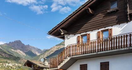 Holiday Home 'Lo Sondzo' with Mountain View, Shared Terrace & Wi-Fi