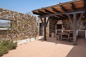 Outdoor dining - Vacation Home 'Casa Jess' with Private Terrace, Private Garden and Wi-Fi (Tías)