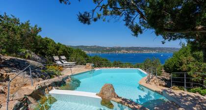 Villa 'Quercia' with Sea View, Private Pool and Air Conditioning