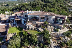 Exterior - Villa 'Quercia' with Sea View, Private Pool and Air Conditioning (arzachena)
