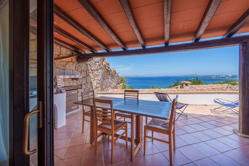 Villa 'Villetta Bomboniera' with sea view, private terrace and air conditioning