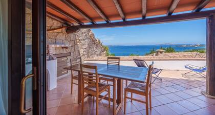 Villa 'Villetta Bomboniera' with sea view, private terrace and air conditioning