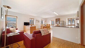A modern apartment with a living area, kitchen, and dining space. - Holiday Apartment 'Wielander B West' with Mountain View, Shared Garden and Wi-Fi (Laces)