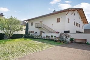 Exterior - Holiday Apartment 'Wielander B West' with Mountain View, Shared Garden and Wi-Fi (Laces)