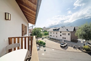 Terrace/patio - Apartment "Wielander A Ost" with Mountain View, Shared Garden & Wi-Fi (Laces)