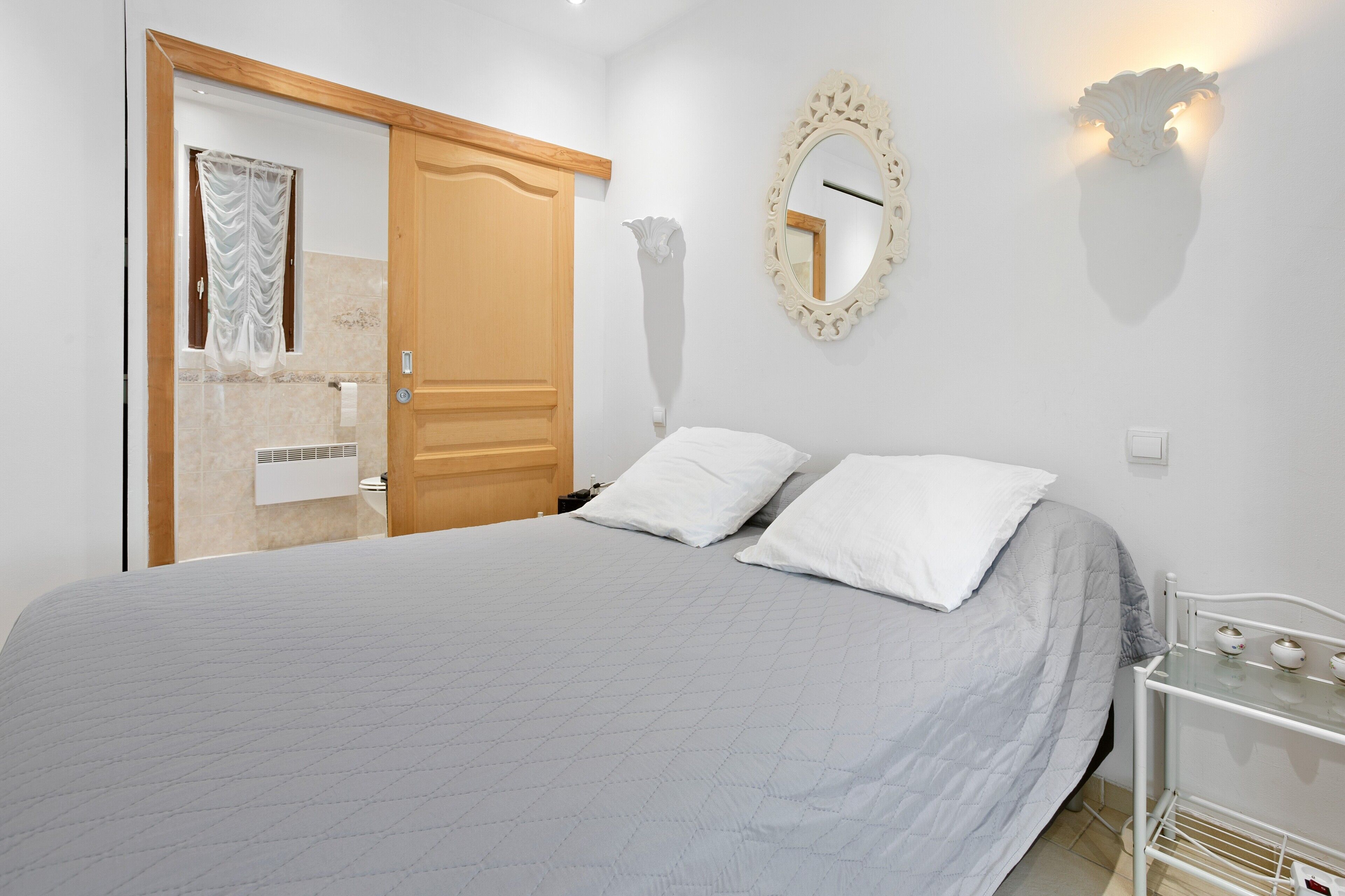 3 dormitorios, tabla de planchar con plancha, wifi gratis y ropa de cama