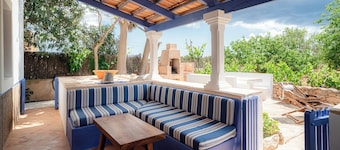 Country House 'Can Pep Martí' with Private Terrace, Shared Garden and Wi-Fi