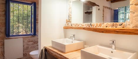 Dusche, Haartrockner, Handtücher