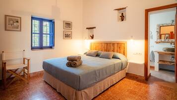 3 chambres, fer et planche à repasser, Wi-Fi gratuit, draps fournis