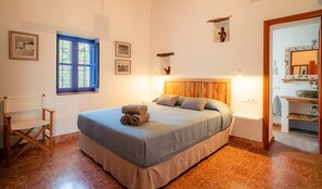 3 makuuhuonetta, silitysrauta/-lauta, ilmainen Wi-Fi, vuodevaatteet