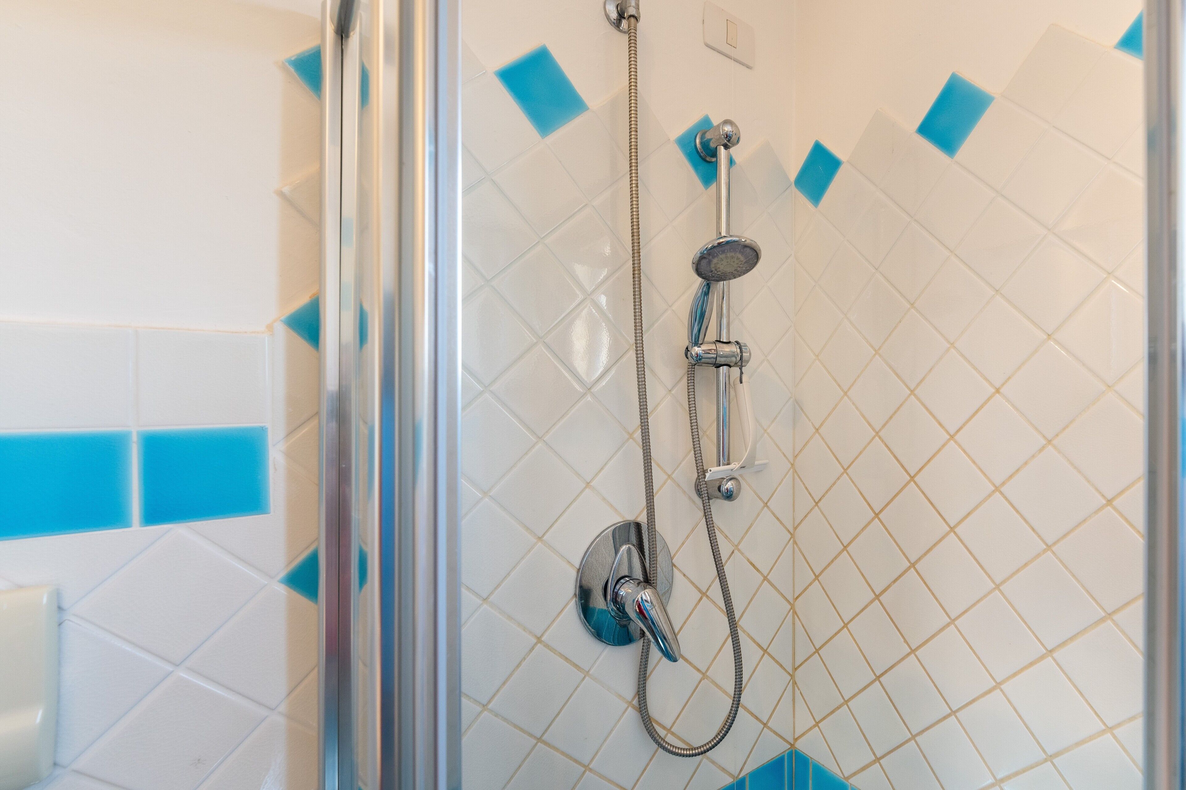Shower, towels