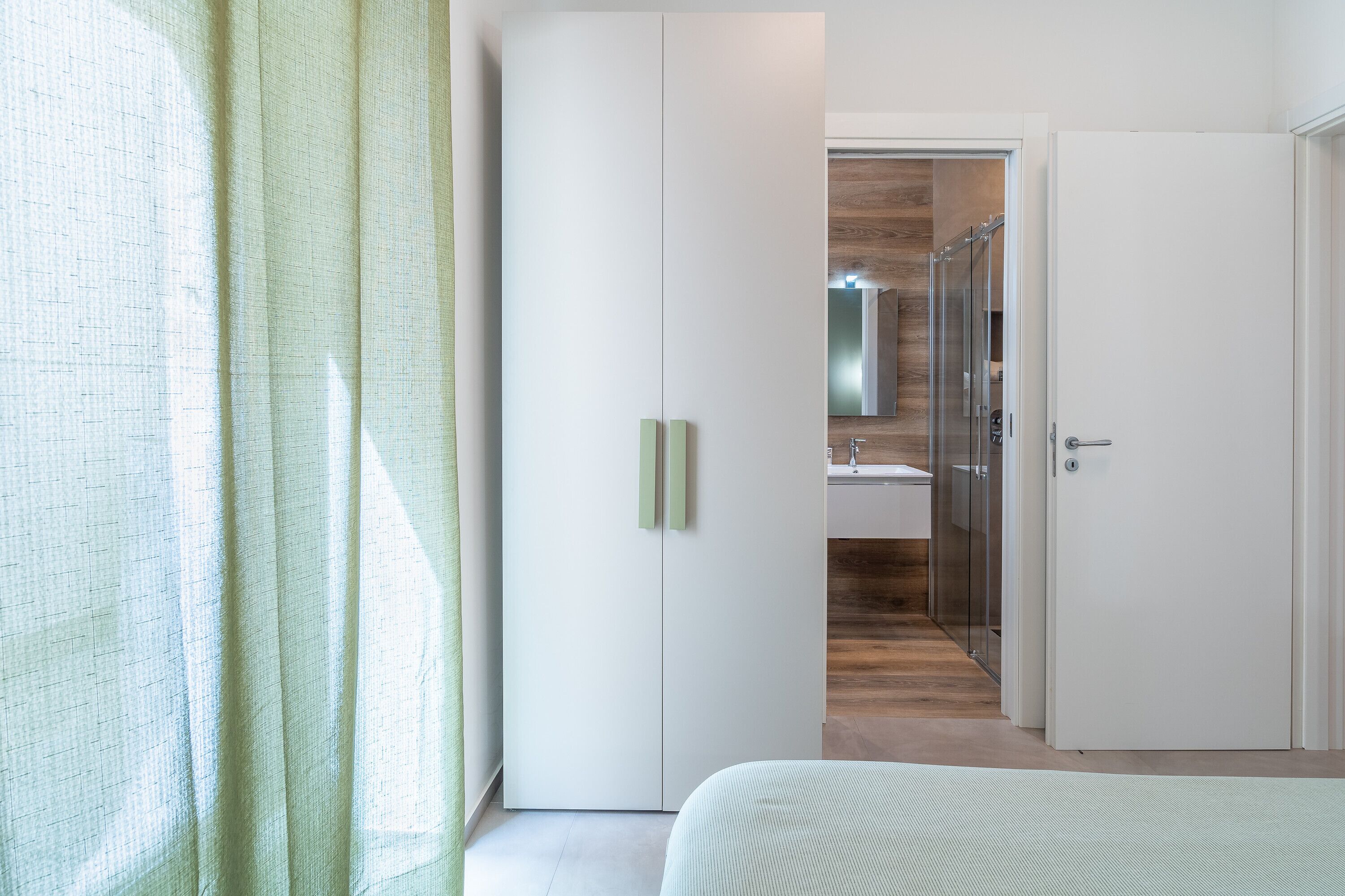 2 habitaciones, tabla de planchar con plancha y wifi gratis 