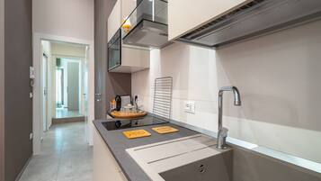 Kühlschrank, Mikrowelle, Ofen, Herdplatte