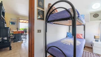 3 bedrooms, bed sheets