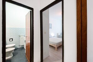 1 slaapkamer, een bureau, een strijkplank/strijkijzer, gratis wifi