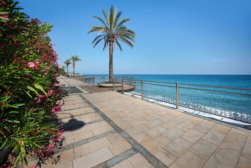 Apartment 'Casa Cogoleto Terrace and Parking' with Sea View, Wi-Fi and Air Conditioning