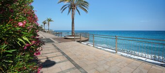 Apartment 'Casa Cogoleto Terrace and Parking' with Sea View, Wi-Fi and Air Conditioning