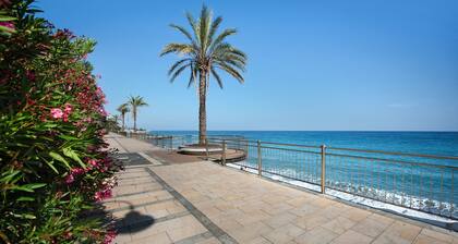 Apartment 'Casa Cogoleto Terrace and Parking' with Sea View, Wi-Fi and Air Conditioning