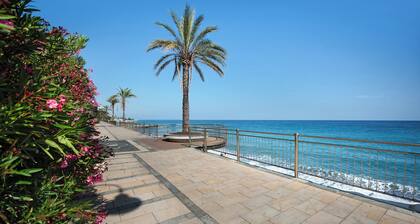 Apartment 'Casa Cogoleto Terrace and Parking' with Sea View, Wi-Fi and Air Conditioning