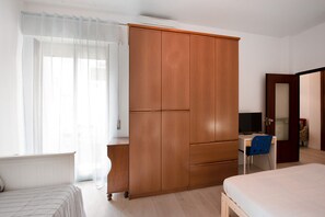 1 bedroom, desk, iron/ironing board, free WiFi - Apartment 'Casa Cogoleto Terrace and Parking' with Sea View, Wi-Fi and Air Conditioning (Cogoleto)