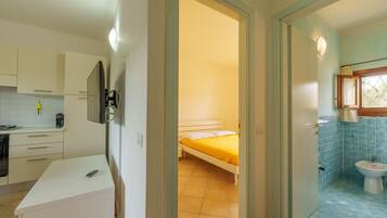 1 bedroom, bed sheets