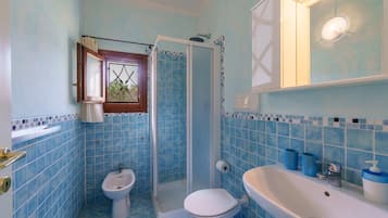 Douche, serviettes fournies