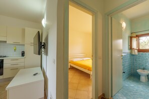 1 bedroom, bed sheets