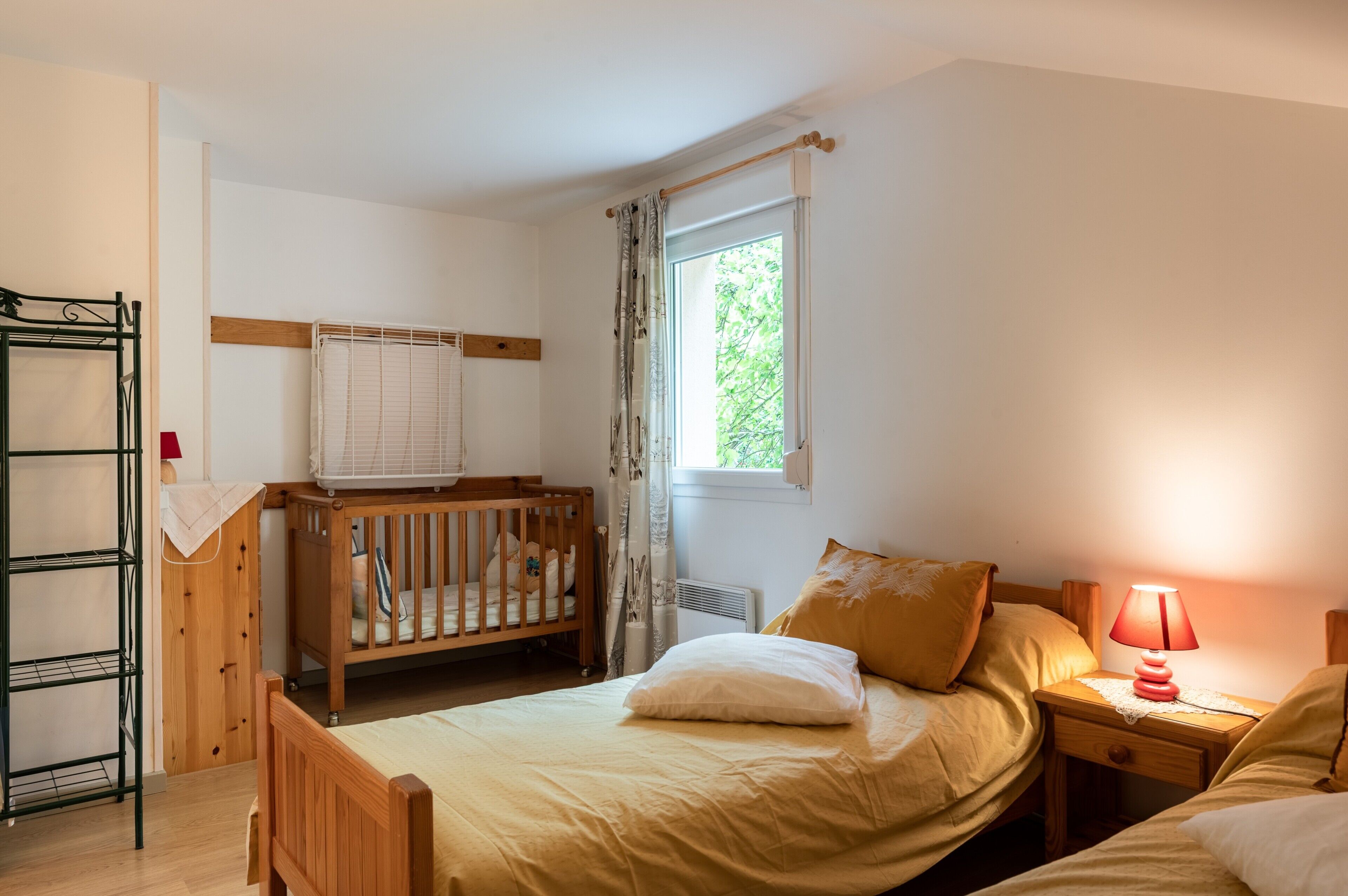 5 bedrooms, iron/ironing board, free WiFi