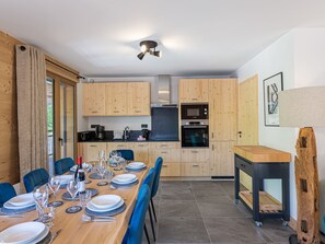 Fridge, microwave, dishwasher, coffee/tea maker