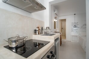 Fridge, oven, stovetop, electric kettle